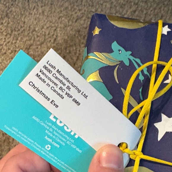 Lush Sleepy Bear Bomb and Bubble Bar Blue and Gold Gift Wrap with Yellow Ribbon - Picture 7 of 7